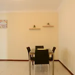 3Br Grand Palace With Private Bathtub By Travelio